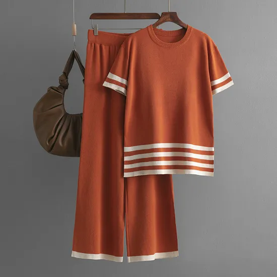 Vêtements tricotés à col rond pour femmes avec rayures de couleur